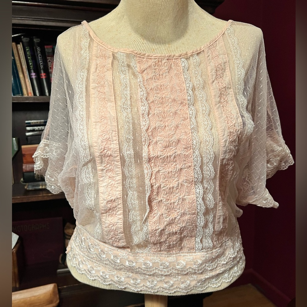 2010’s Charlotte Russe Pink Embroidered Lace Smock Blouse Size Large Repaired